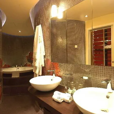 Les Fleurs Boutique Hotel 4*