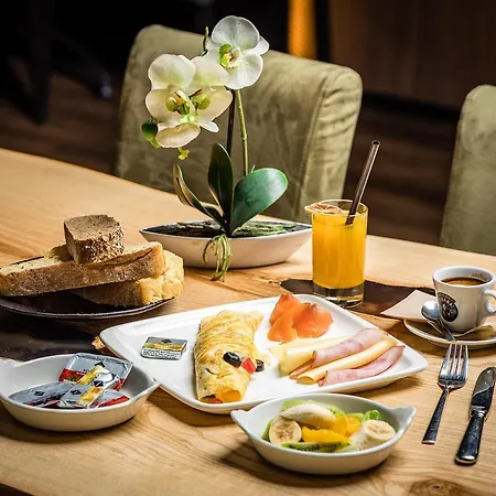 Les Fleurs Boutique Hotel 4*