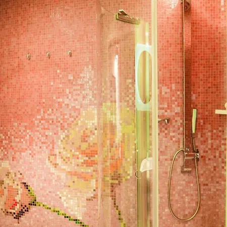 Les Fleurs Boutique