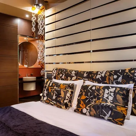 Hotel Les Fleurs Boutique 4*