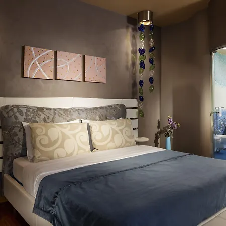 Hotel Les Fleurs Boutique 4*