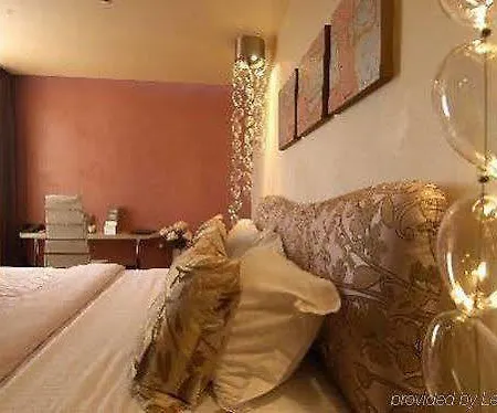 Les Fleurs Boutique Hotel 4*