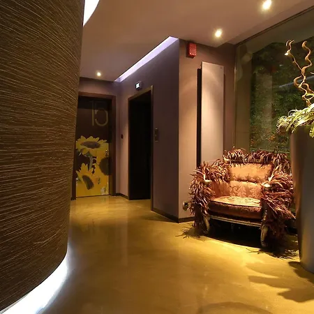 Les Fleurs Boutique Hotel
