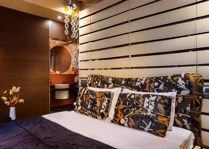 Hotel Les Fleurs Boutique 4*