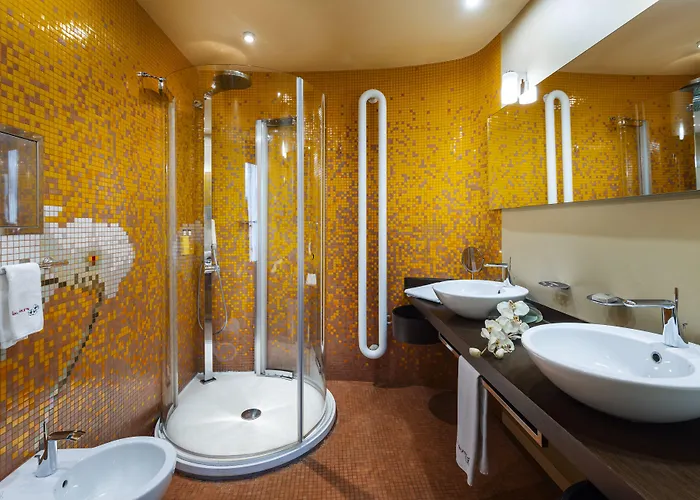 Hotel Les Fleurs Boutique 4*