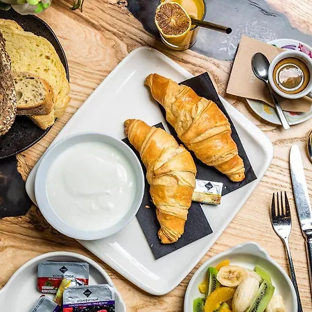 Les Fleurs Boutique מלון