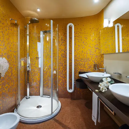 מלון Les Fleurs Boutique 4*